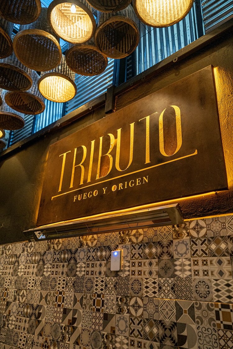 Rótulo de Tributo, Fuego y Origen